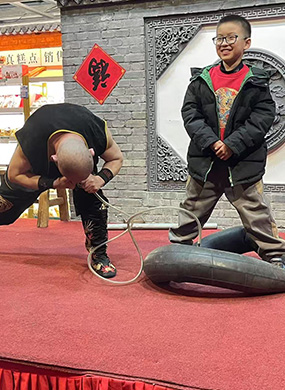 鼻孔吹卡车胎